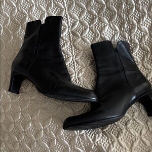 Elegant Black Leather Women's Boots